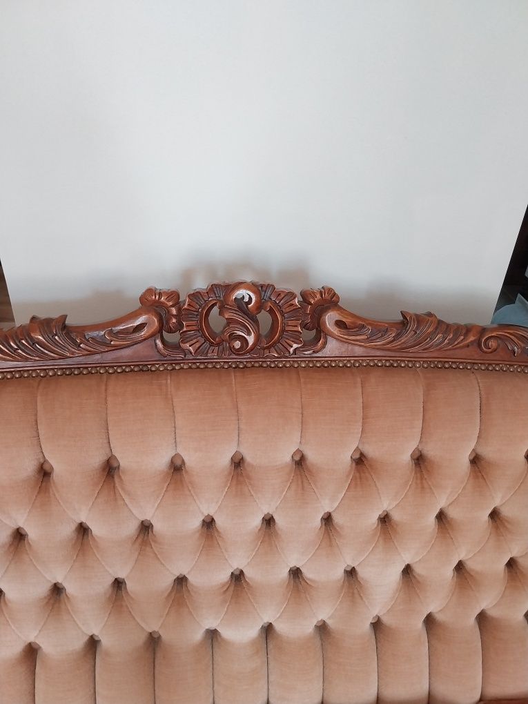 Sofa i pufa w stylu Ludwik