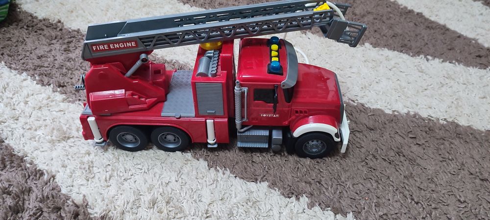 Пожарна машина іграшка