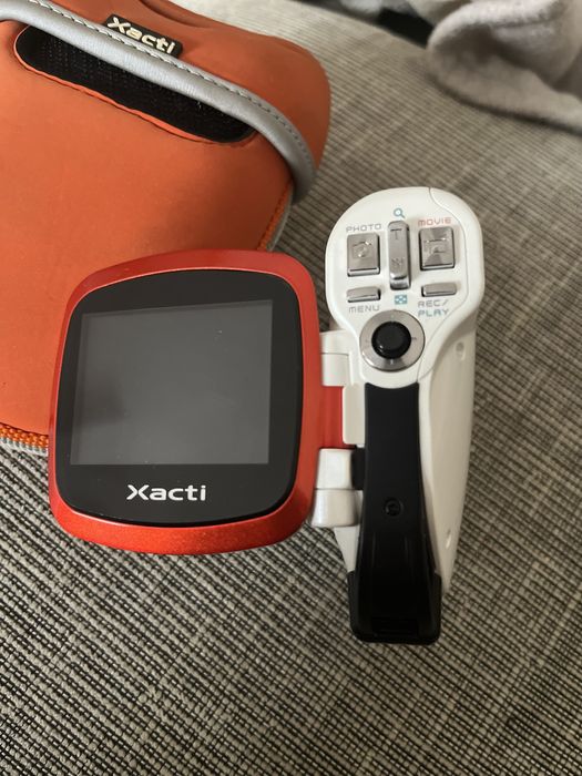 Sanyo Xacti VPC-CA6 Weatherproof Digital Camcorder Orange