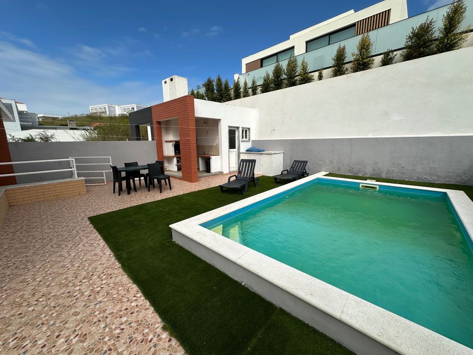 Moradia T4 para Arrendamento de Longa Duração – Lourinhã