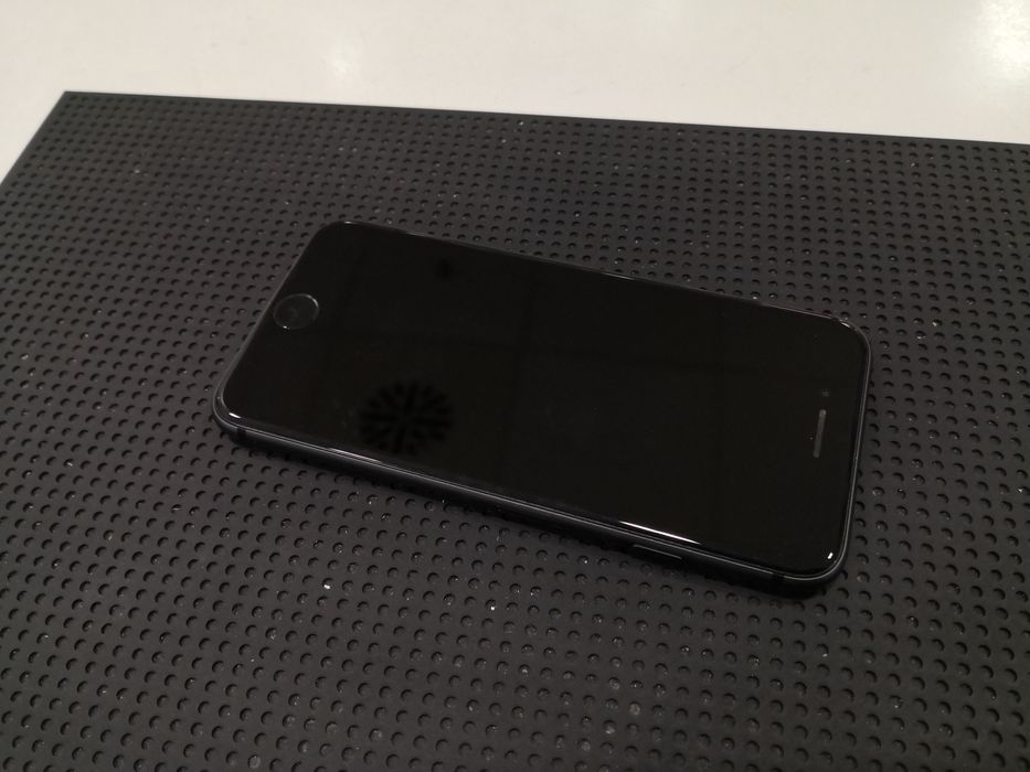 DOBRY STAN Telefon Apple Iphone 8 64GB Czarny / Black DZIERŻONIÓW