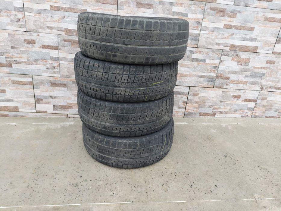 Bridgestone Blizzak REVO GZ 215/55R17