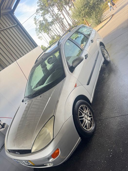 Ford focus  99 a gasolina