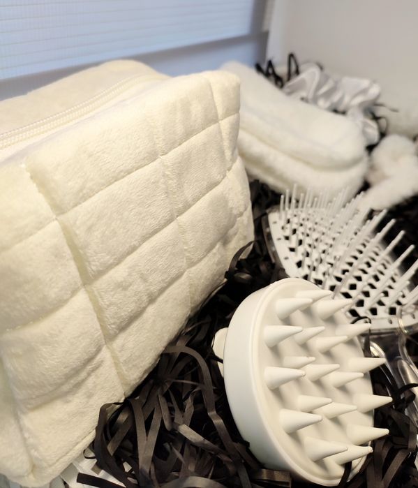 Пухнастий подарунковий боксик в білому кольорі, для дівчини!!!