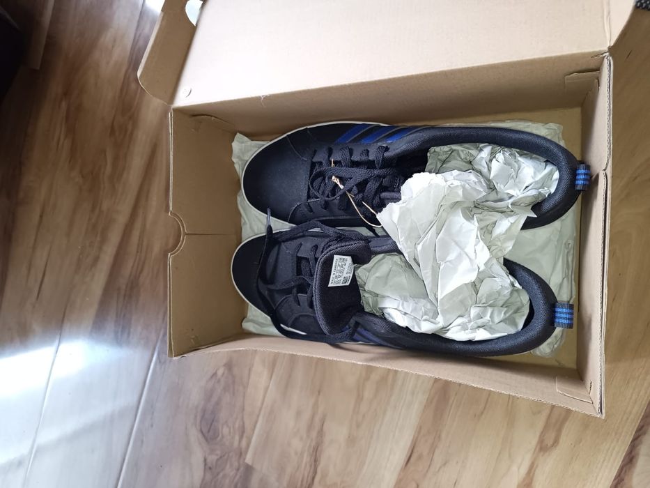 Кроссовки adidas новые оригинал по стельке 30.5 см