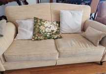 SOFA 2 Lugares. Confortável. Usado.