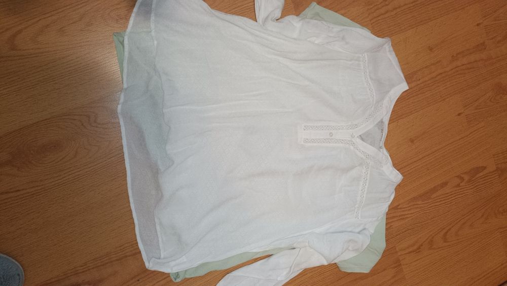 Віддам безкоштовно жіночий одяг