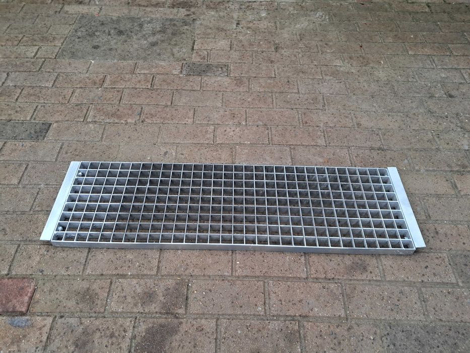 Stopnie schodowe metalowe  stopień.