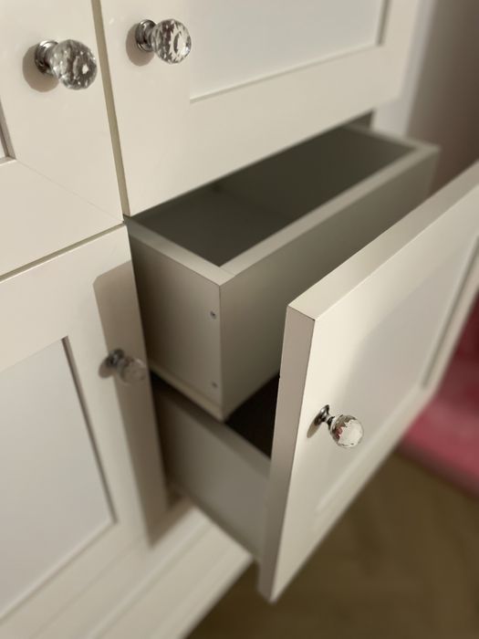 Komoda biala glamour