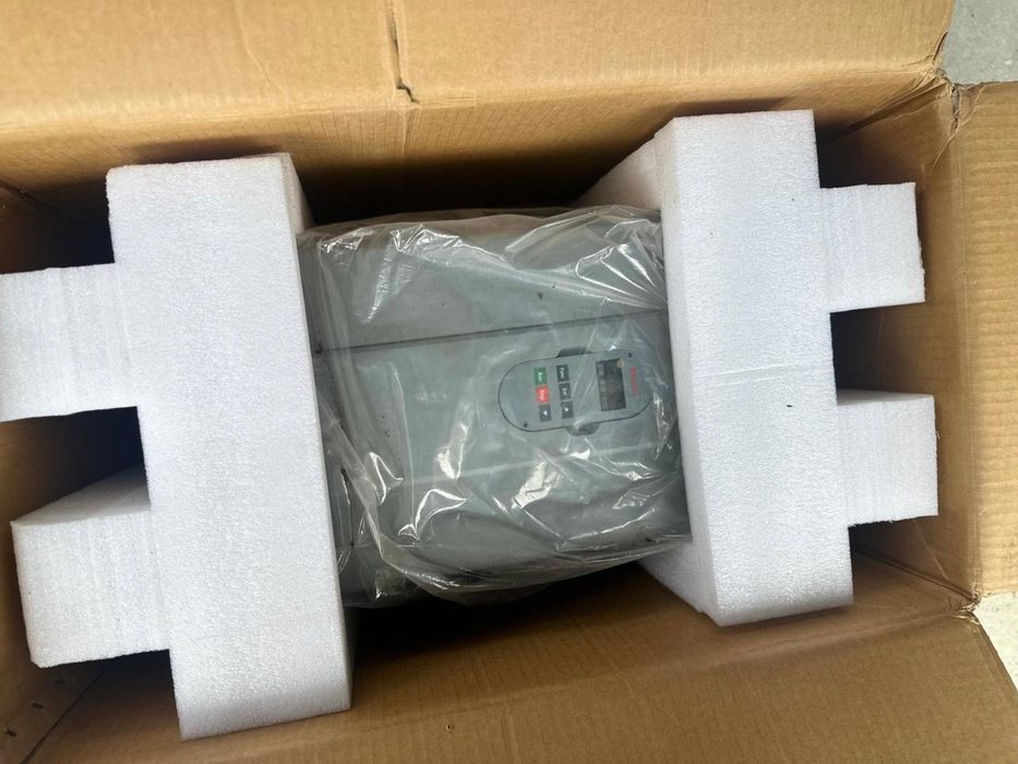 Перетворювач частоти Bosch Rexroth FECPO2.1, 37 кВт, 75 А, 3 фази.