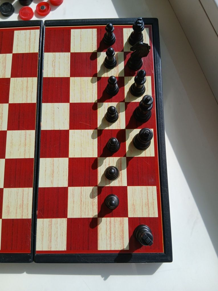 Игра настольная. Шахматы, шашки. Дорожные.