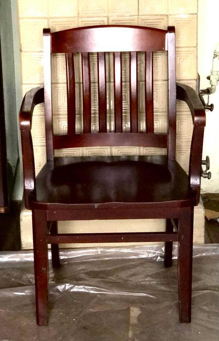 Стільці і кресла