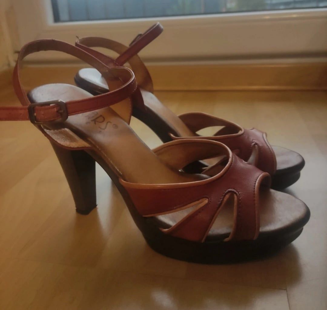 Buty na obcasie  skóra