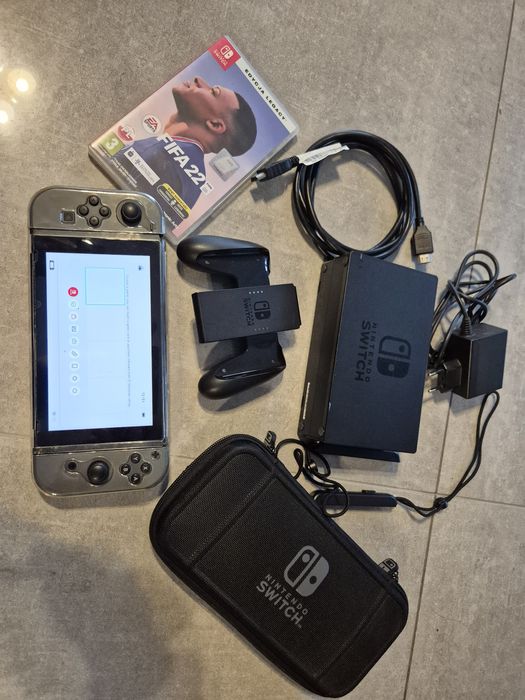 Nintendo Swiitch + gra Fifa 2022
