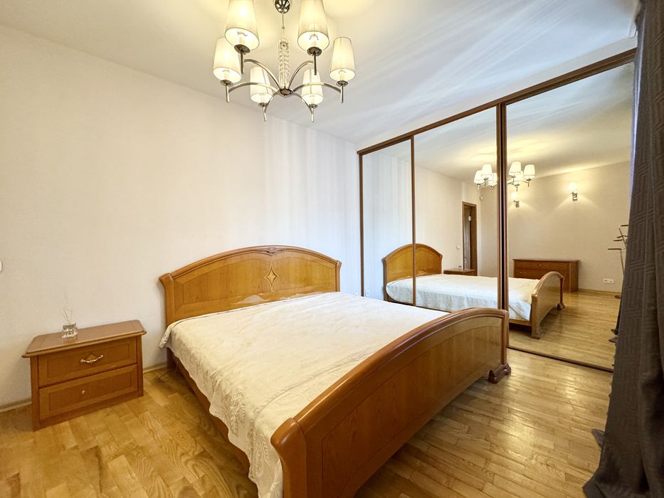 Продаж квартири 3-х кімн 118 м2 на Ливарна 9