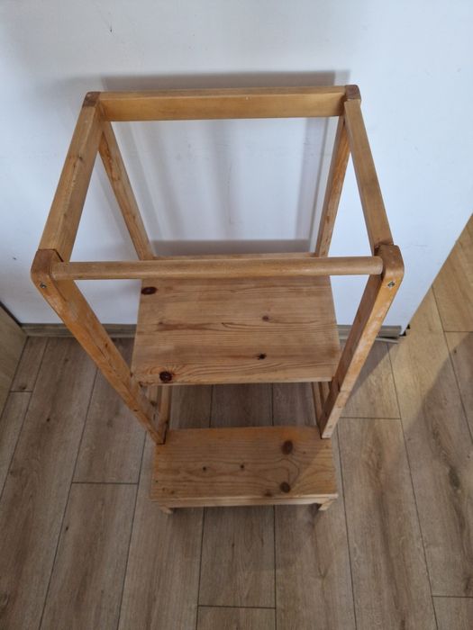 Pomocnik kuchenny jak kitchen helper podest dla dziecka