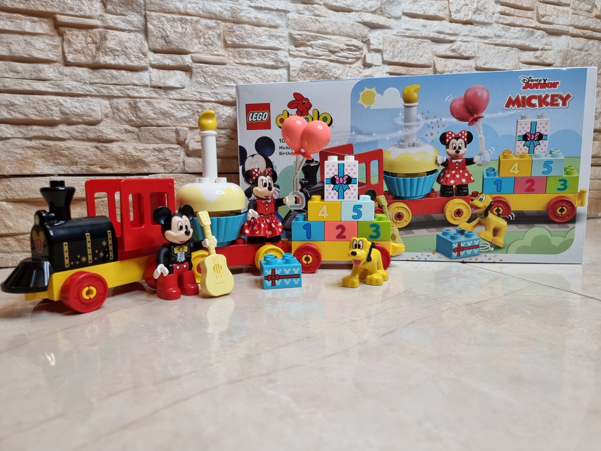 Конструктор LEGO DUPLO Disney Праздничный поезд Микки и Минни