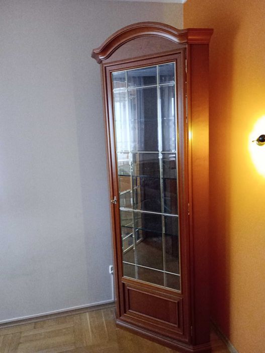 witryna narożna z komodą