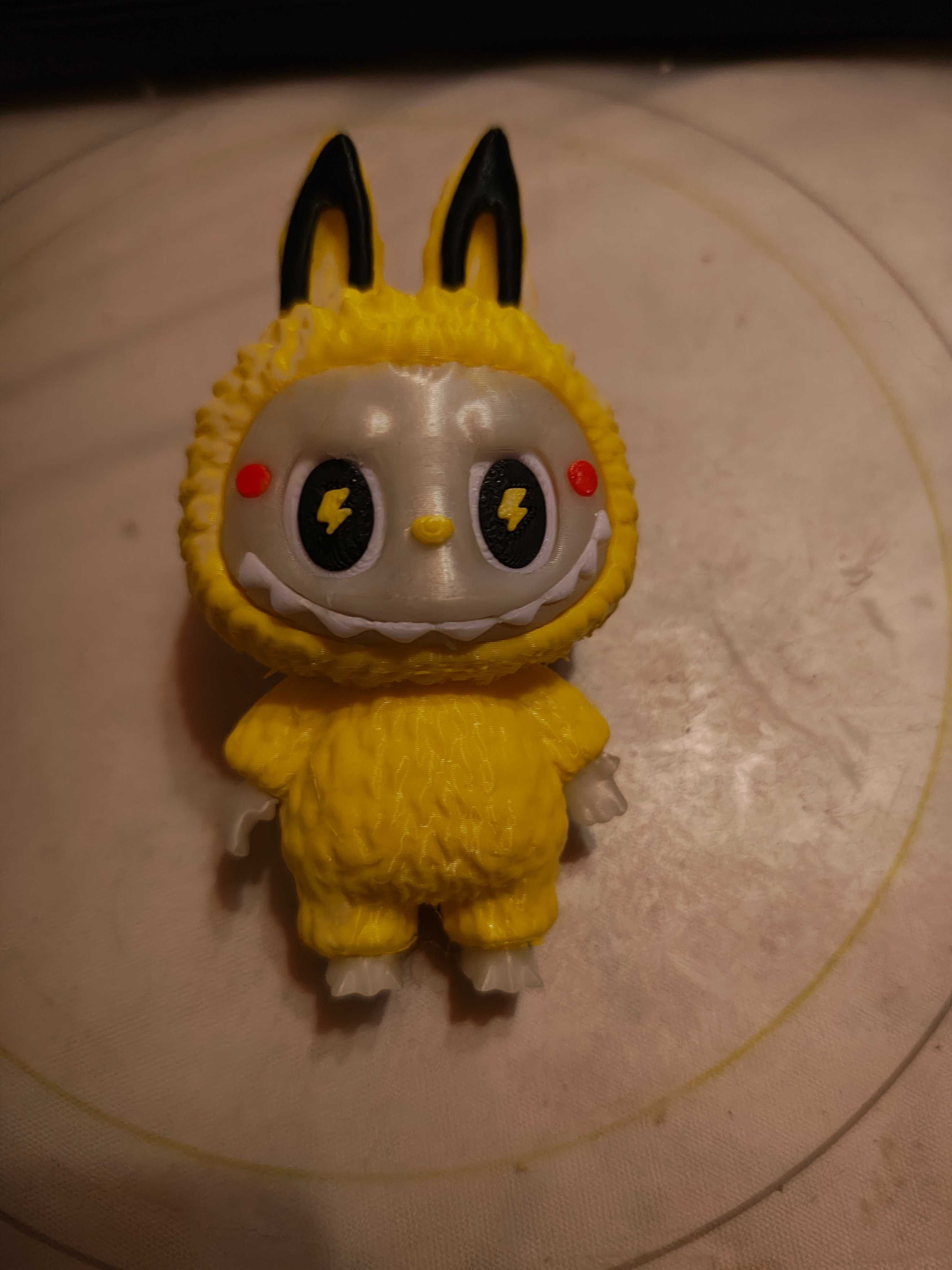 Labubu pikachu figura