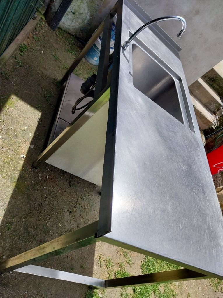 Móvel inox com pia