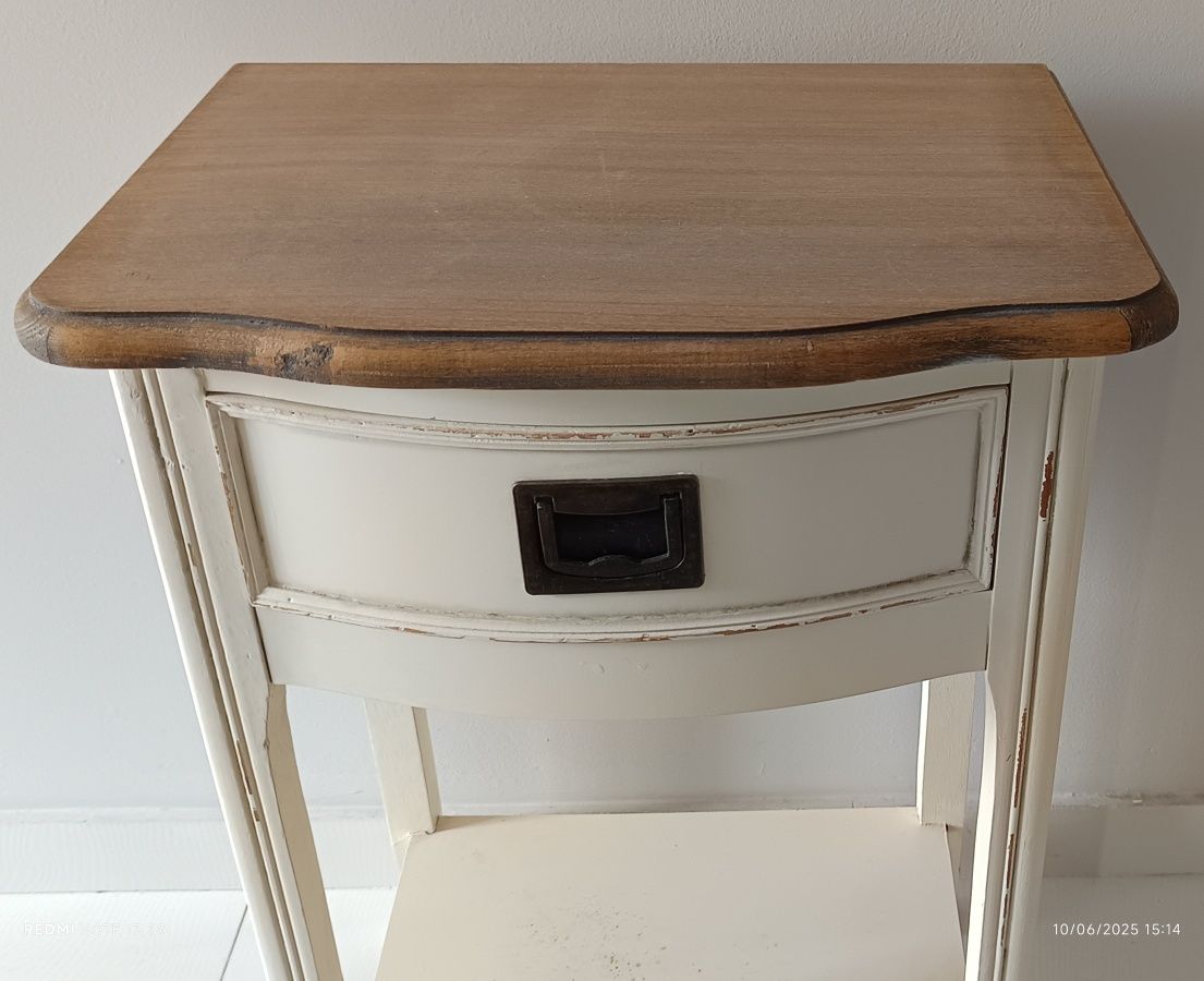 Mesa de Cabeceira rústica Hemnes ( IKEA )