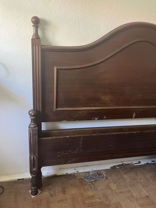 Cama casal madeira (estrutura e colchao)
