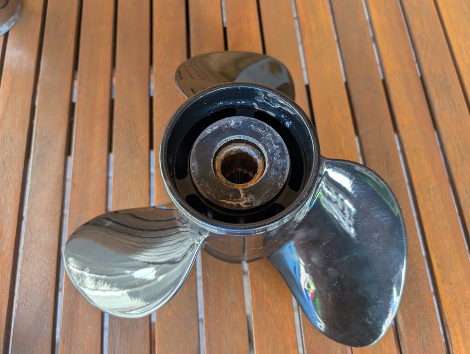 Śruba napędowa Suzuki DF 14x23 oryginał