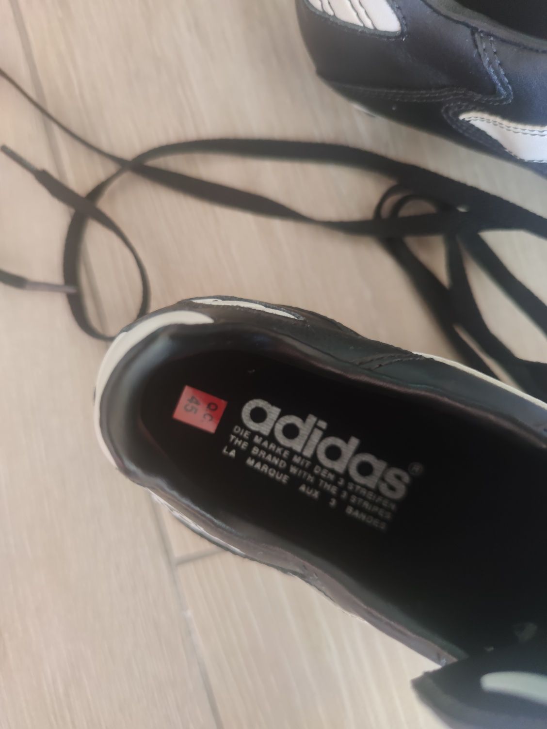 Buty piłkarskie korki, rozmiar 45, czarne, firmy ADIDAS