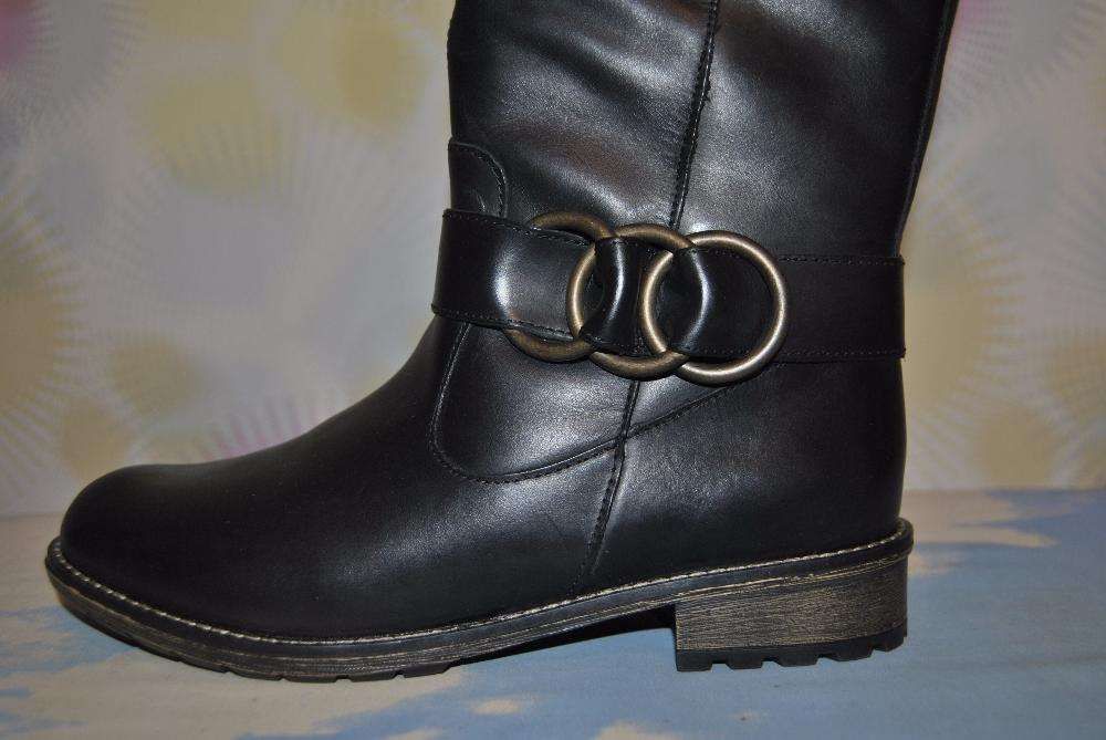 продам зимние женские сапоги рикер