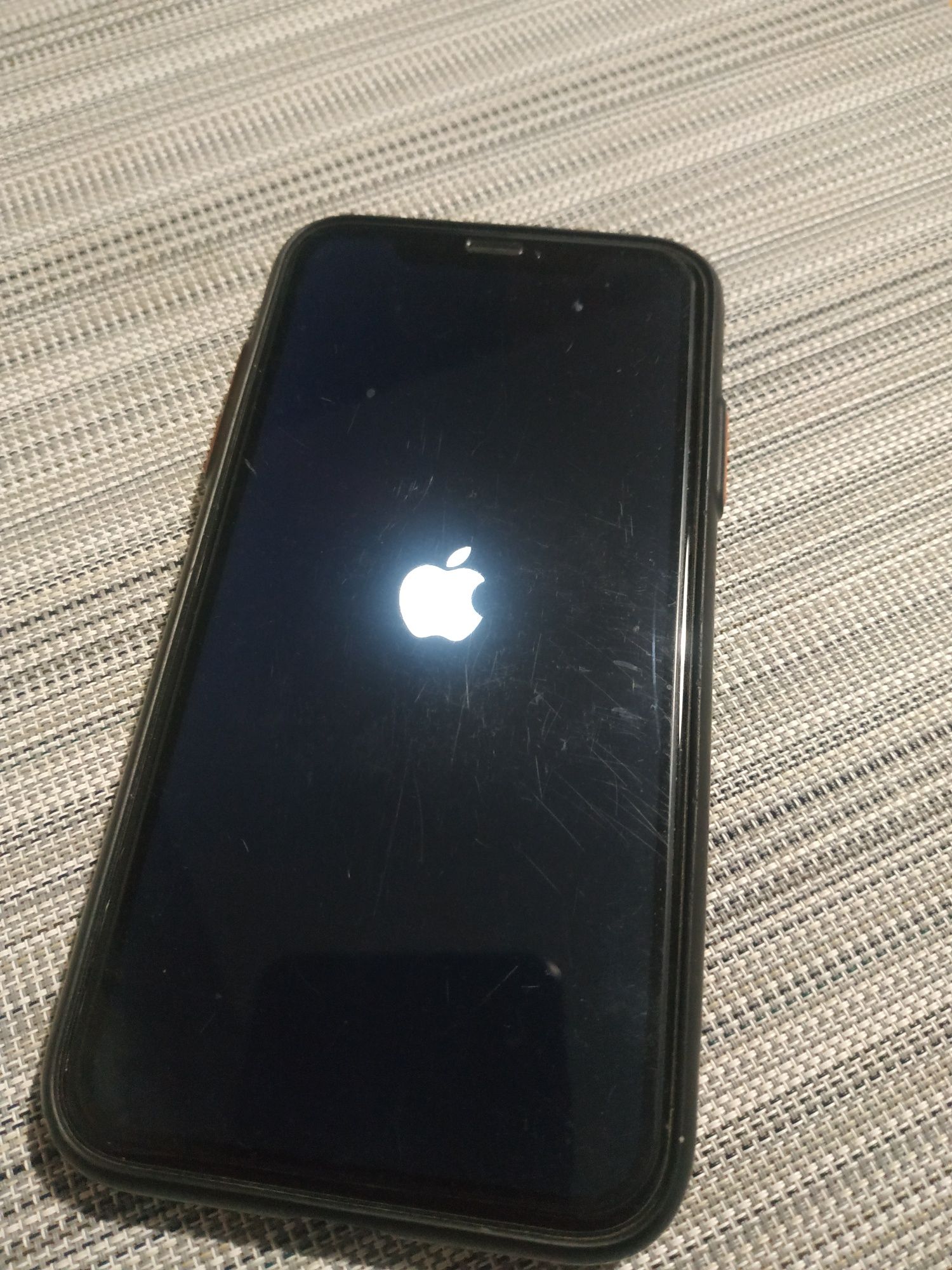 Продам iPhone XR 4/64G