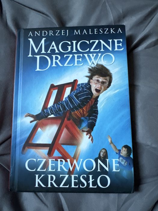 Magiczne drzewo Czerwone krzeslo