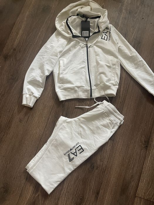 Шикарний молочний костюм Armani! S!