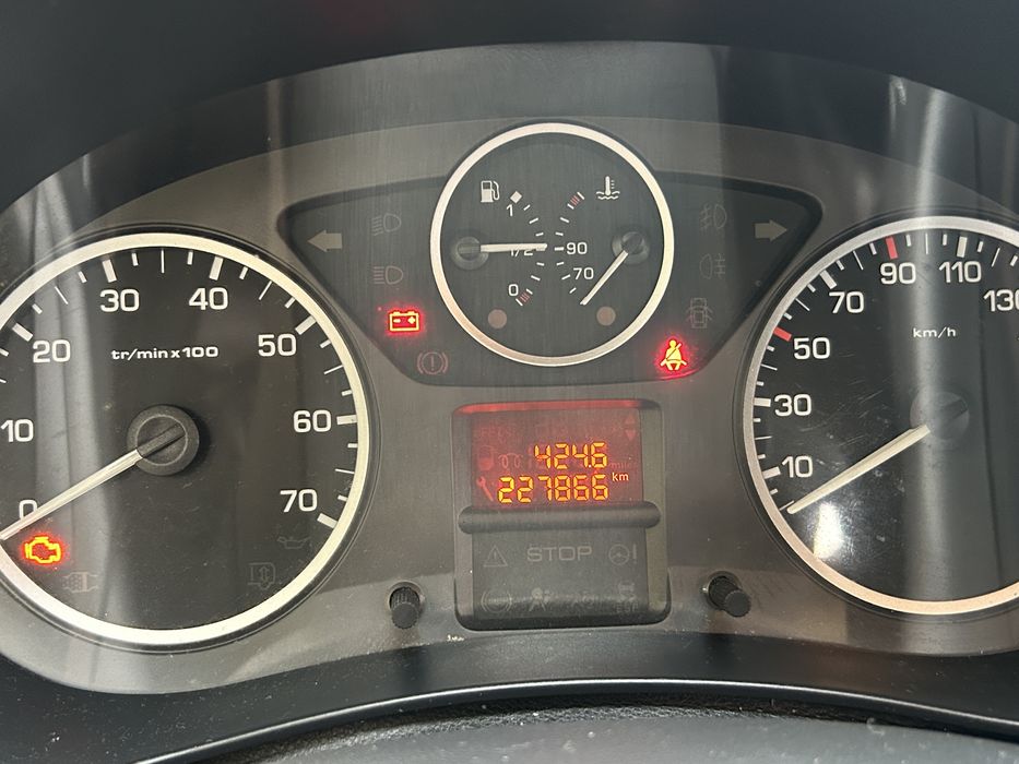 Sprzedam Peugeota Partnera w dobrym stanie, silnik 1.6.