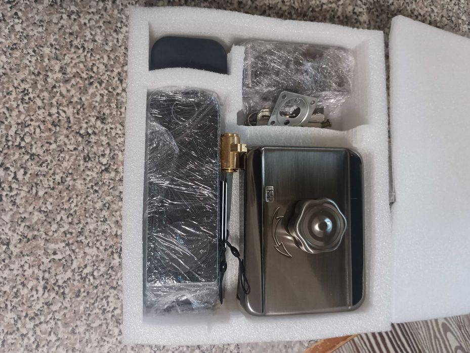 fechadura com abertura por código ou impressao digital