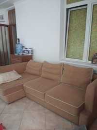Срочно! Продам целый прекрасный диван светло коричневого цвета.