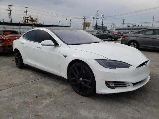 Tesla Model S 2015