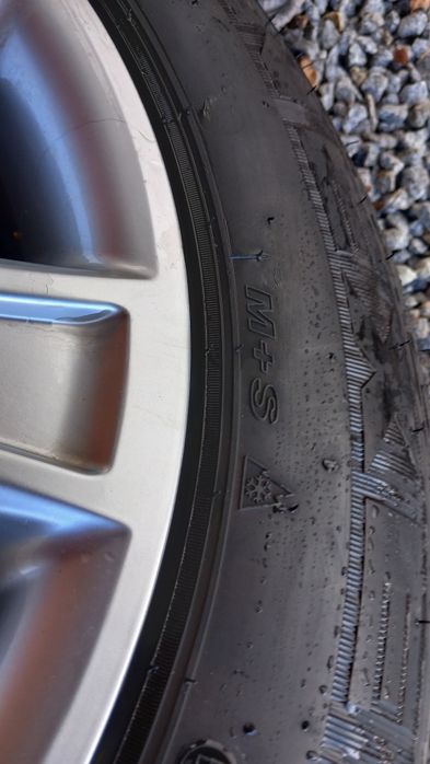 Koła komplet felg RH z oponami Zima SUV 235/60/R18 Nexen WinGuard