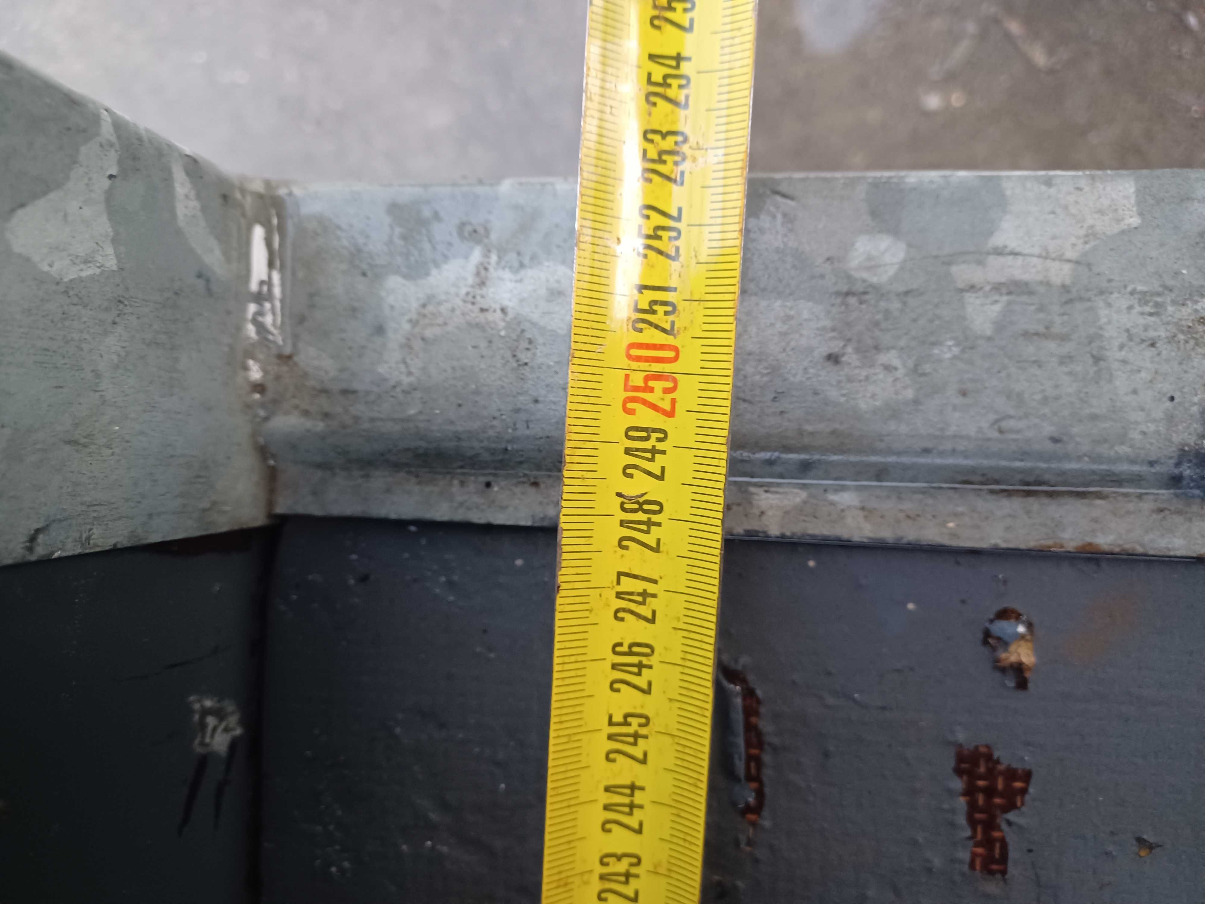 Atrelado 1200 kg marca Saris com travão e cobertura toldo