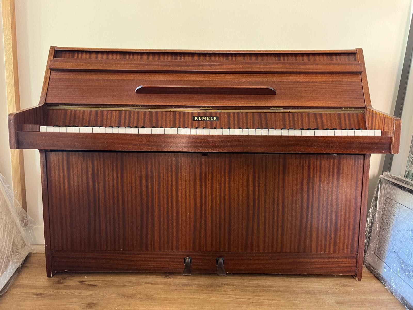 Piano Acústico Vertical em excelente estado