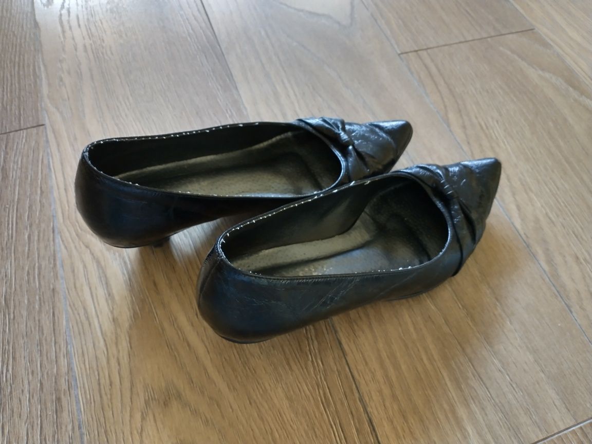 Buty na małym obcasie r 35