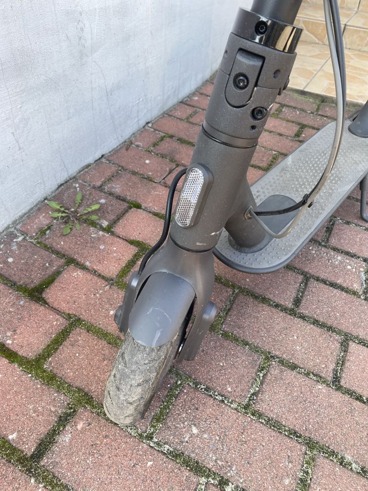 Hulajnoga elektryczna XIAOMI MI scooter essential