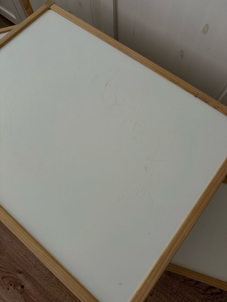 Stolik dzieciecy z 2 krzesełkami