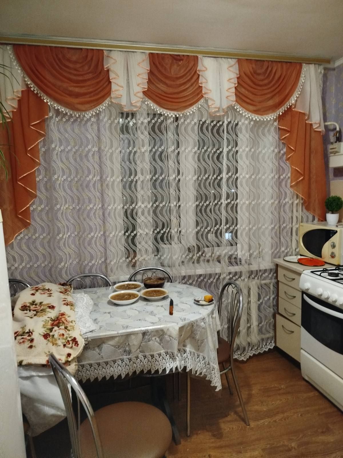 Оренда кімната для хлоп/дівч 1 пров. Київський,без оплати комунальних.