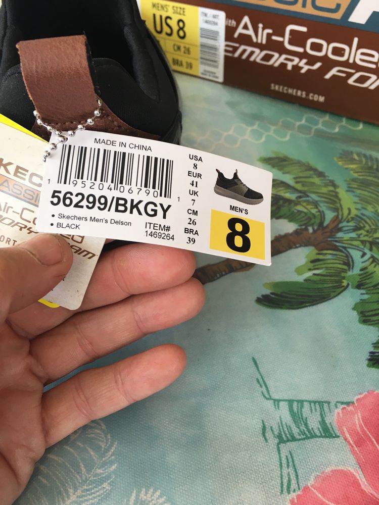 Продам мужские кроссовки Skechers