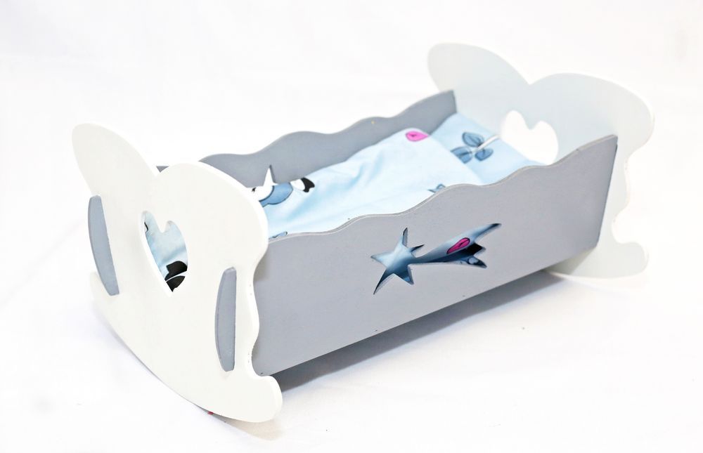 Kołyska dla lalek szara, drewno, pościel