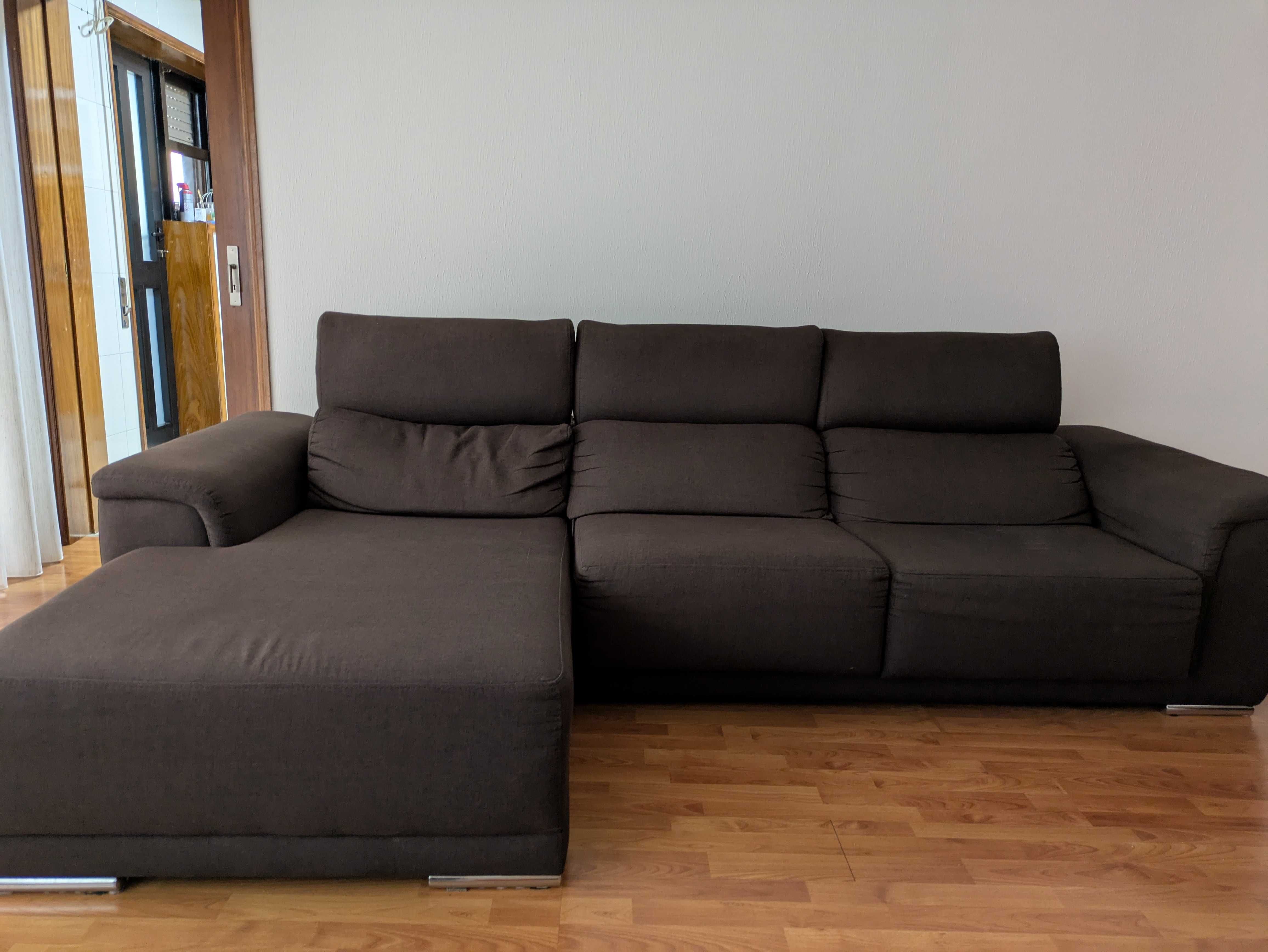 Sofá com chaise longue