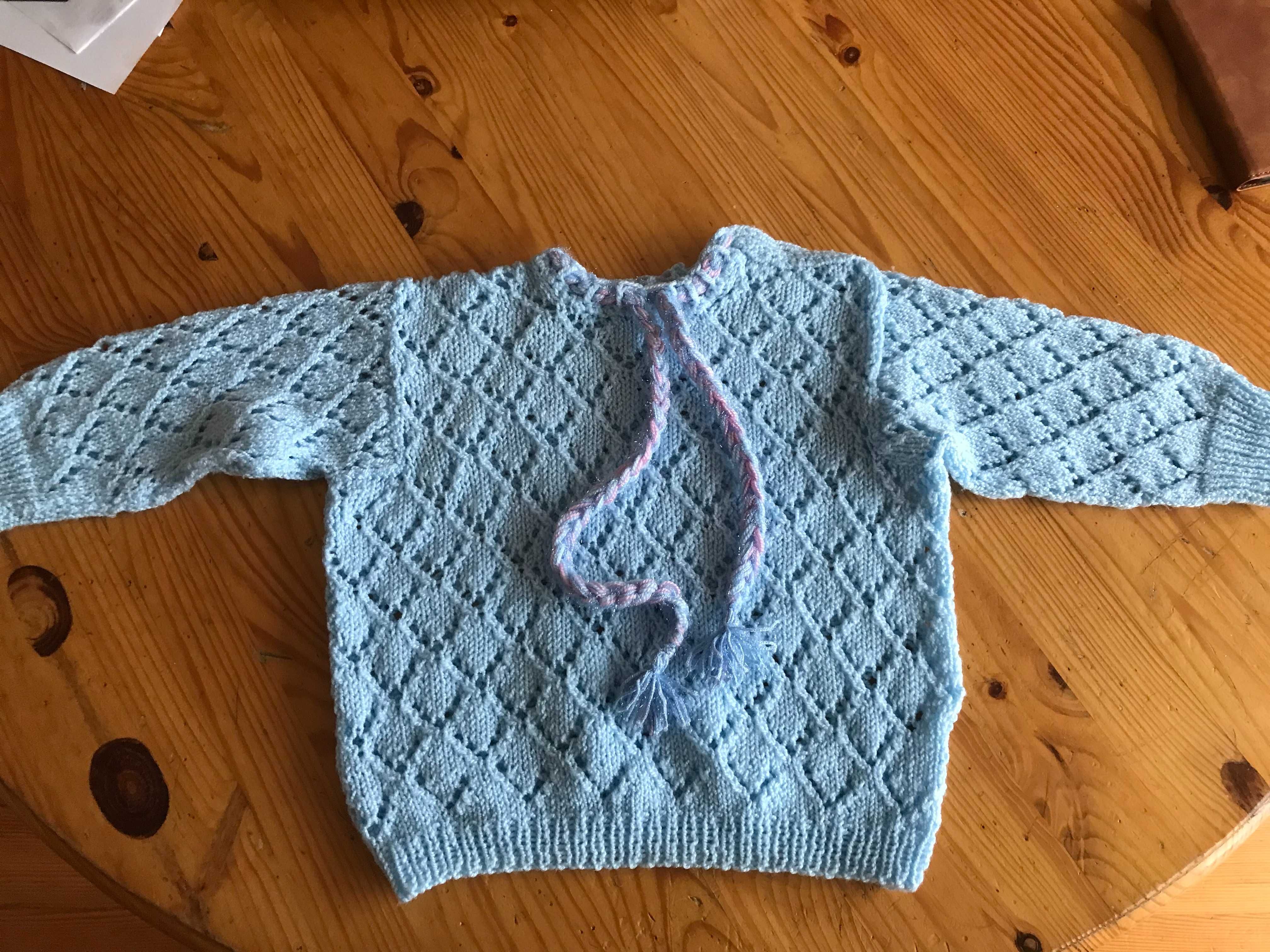 Sweterek ręcznie robiony na 3-4 lata
