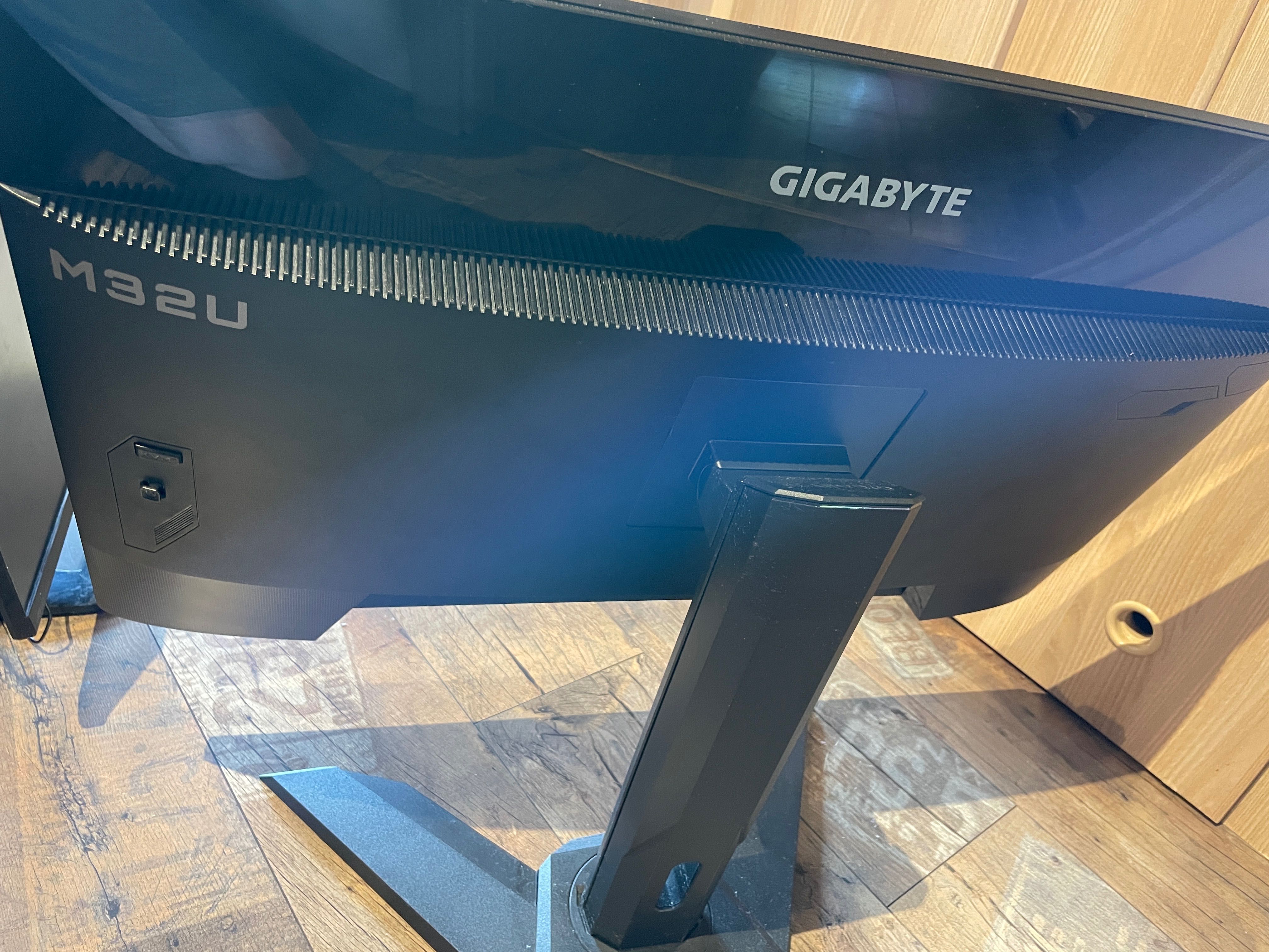 Komputer stacjonarny i7-11700K 2 monitory, myszka i klawiatura