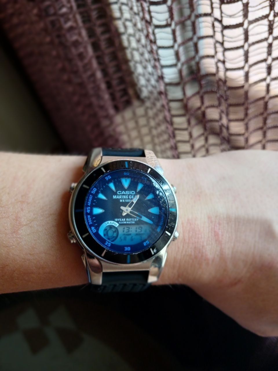 Часы Casio оригинал . Часы наручные .полностью рабочие