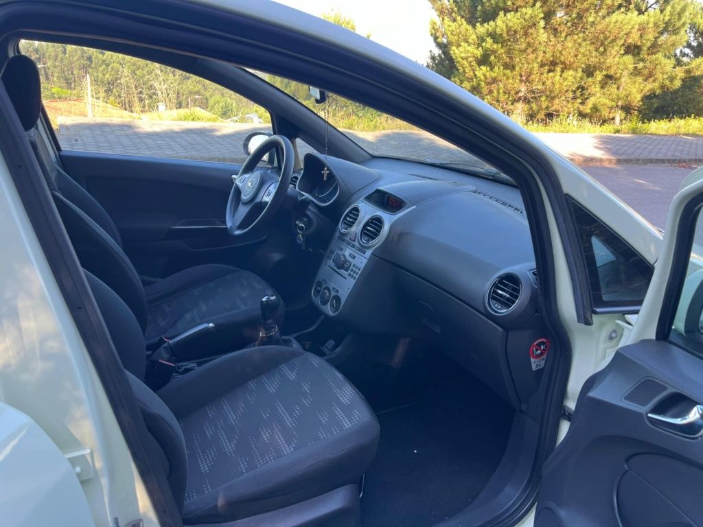 Opel corsa 1.3cdti 5lug ano 2011